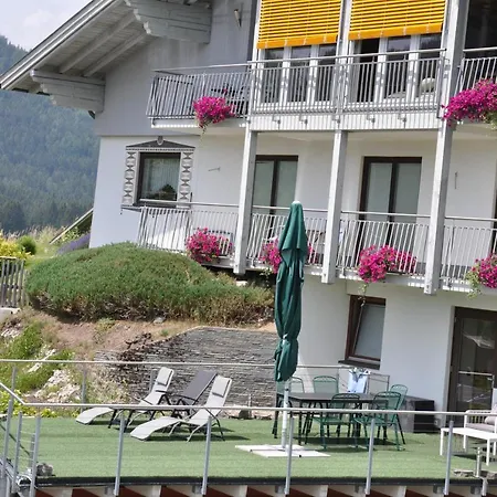 Erdhaeuser Und Mit Seeblick Und Alleinlage